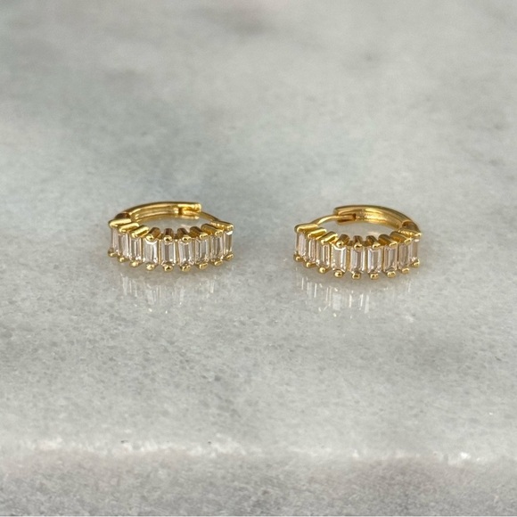 COPY - Gold Thick Crystal Stacked Huggie Hoop Earrings 

Brand New - Picture 1 of 4